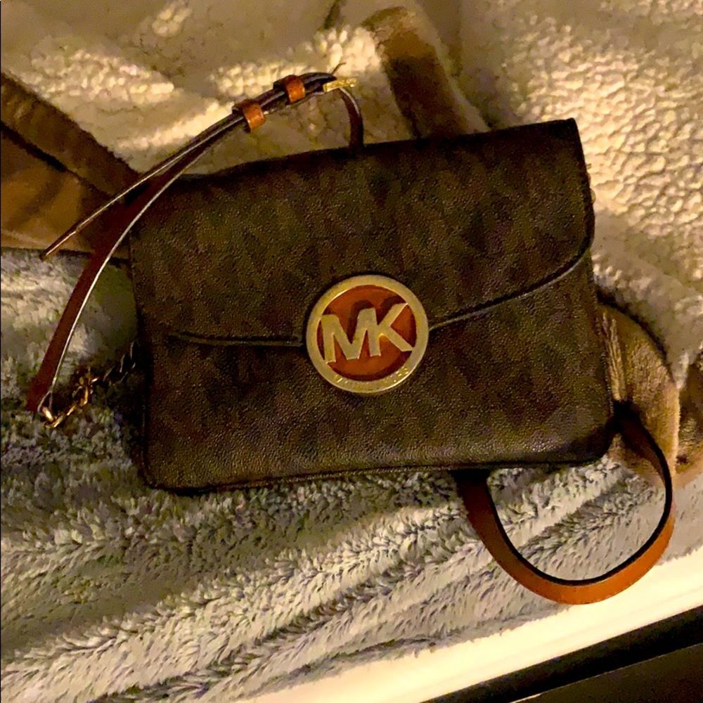 Micheal kors crossbody bag